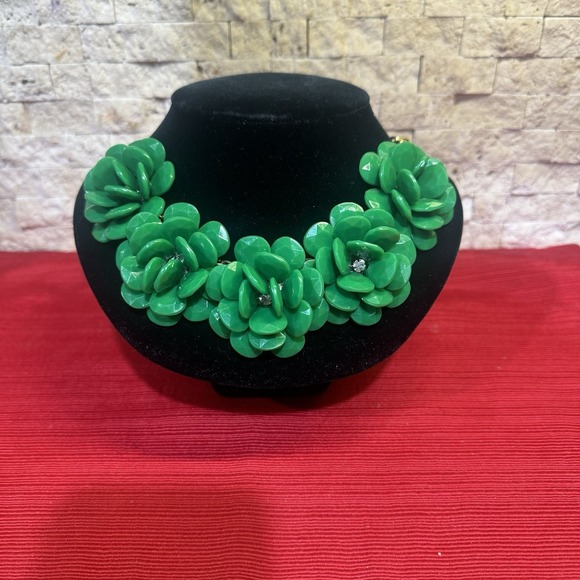 Source Unknown Jewelry - VTG Gold Tone Statement Green Bib Flower Necklace W/Rhinestone Center & Extender